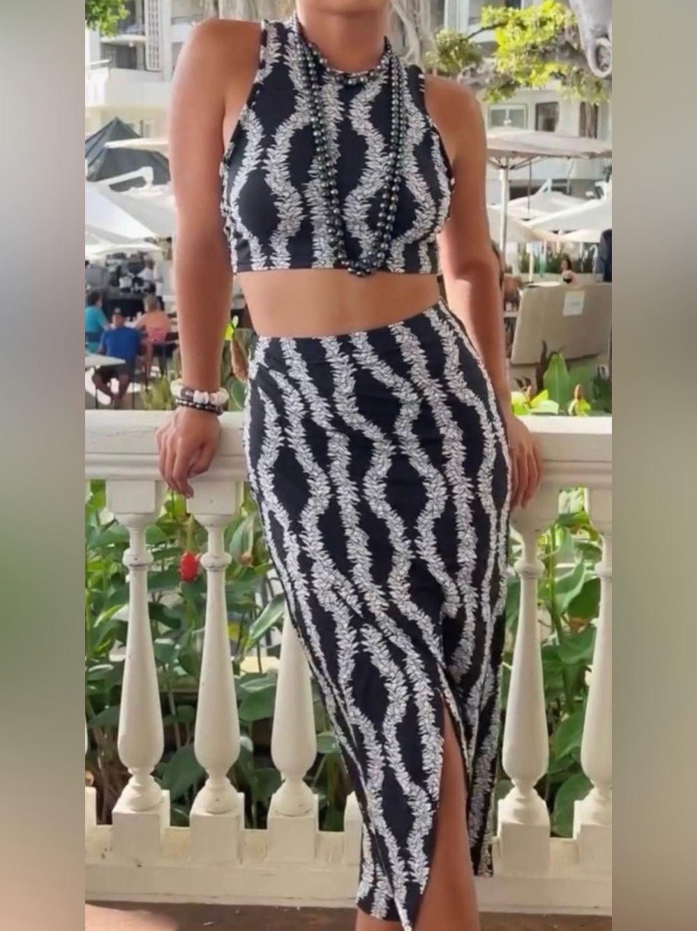 LexBreezy Aloha Lei Set, Size XS, GUC